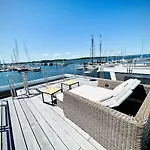 Floating Nr 1a * Laboe