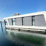 Floating Nr 1a Holiday home