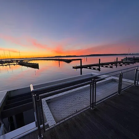 Floating Nr 1a * Laboe