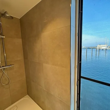 Floating Nr 1a Holiday home