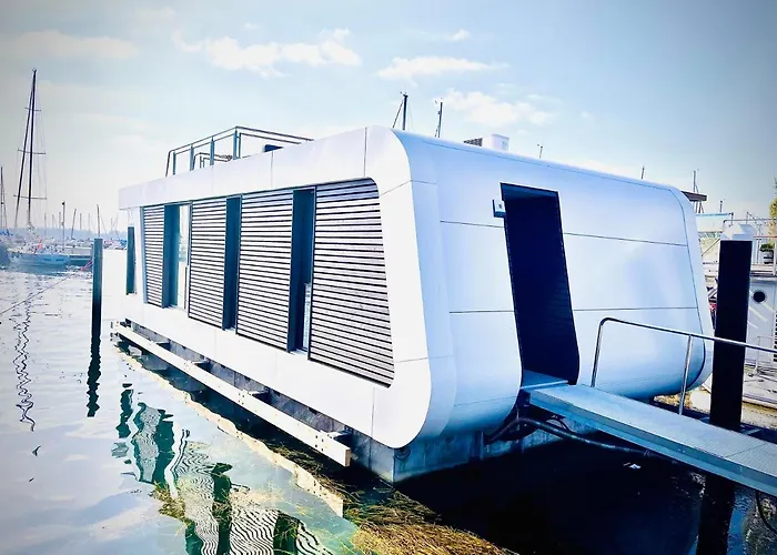 Floating Nr 1a * Laboe