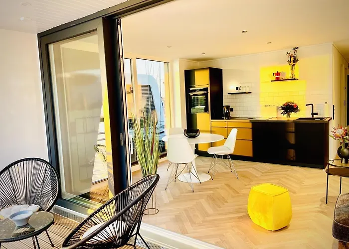 Floating Nr 1a * Laboe