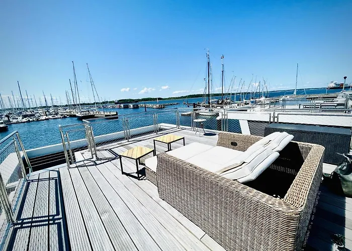 Floating Nr 1a * Laboe
